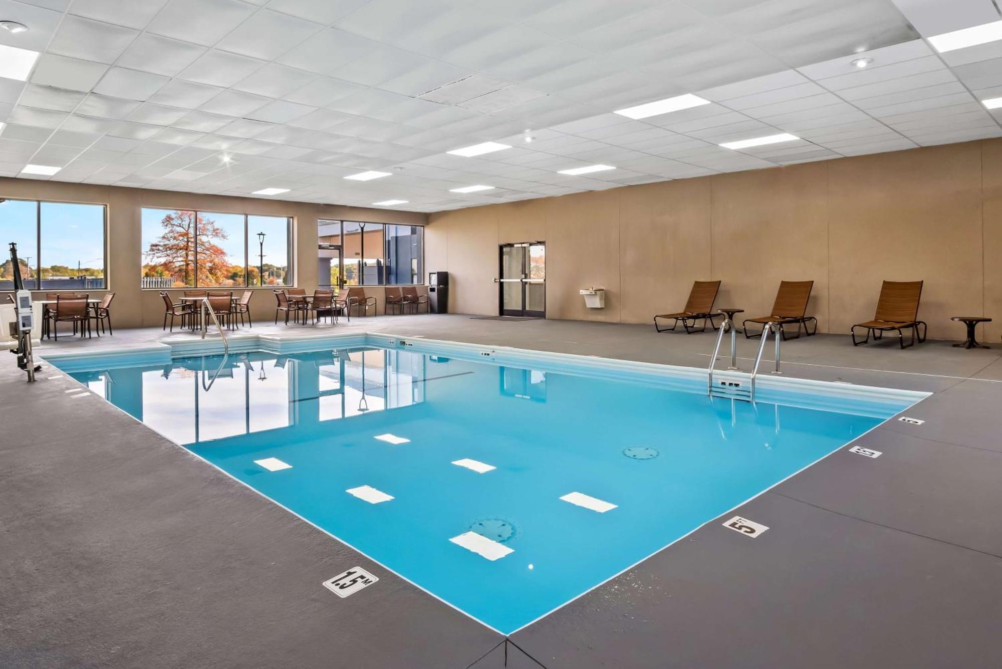 Surestay Plus Hotel By Best Western Stevensville St Joseph Kültér fotó
